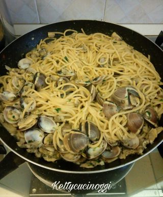 Spaghetti di Gragnano con vongole e prosecco