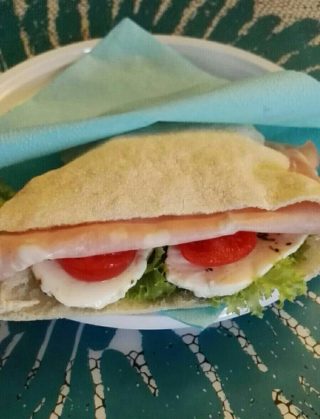 PANE ARABO CON ESUBERO DI PASTA MADRE