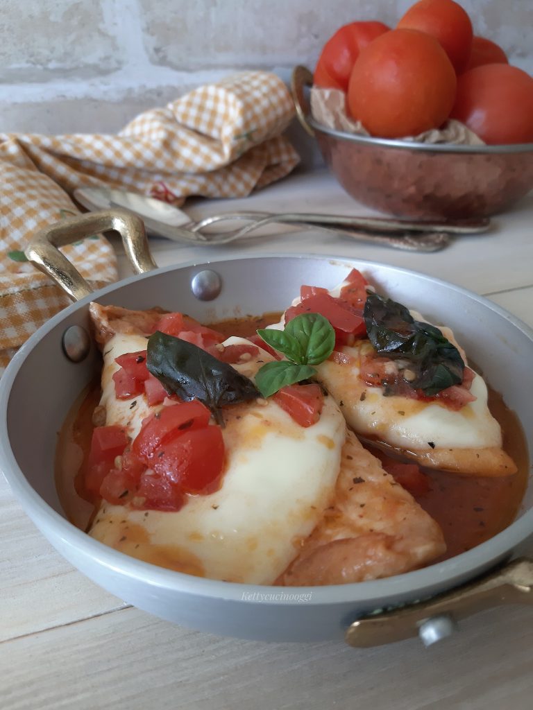 PETTO DI POLLO ALLA CAPRESE