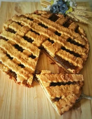 Crostata rustica alla marmellata di rabarbaro