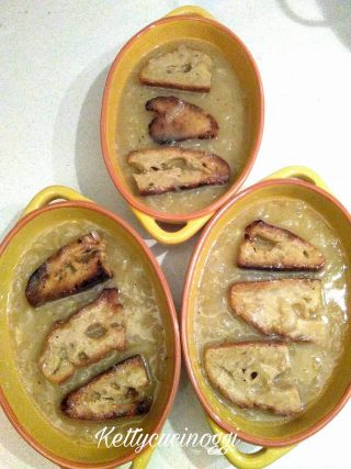 Zuppa di cipolle francese