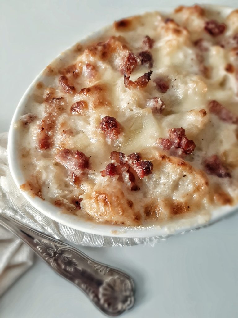 CAVOLFIORE GRATINATO CON PROSCIUTTO E MOZZARELLA 