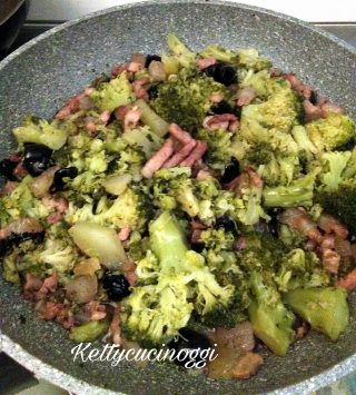 Schiacciata di Catania con broccoli