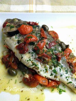Orata alla mediterranea con pomodorini e olive