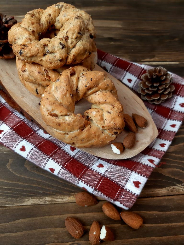 TARALLI NAPOLETANI 'NZOGNA E PEPE