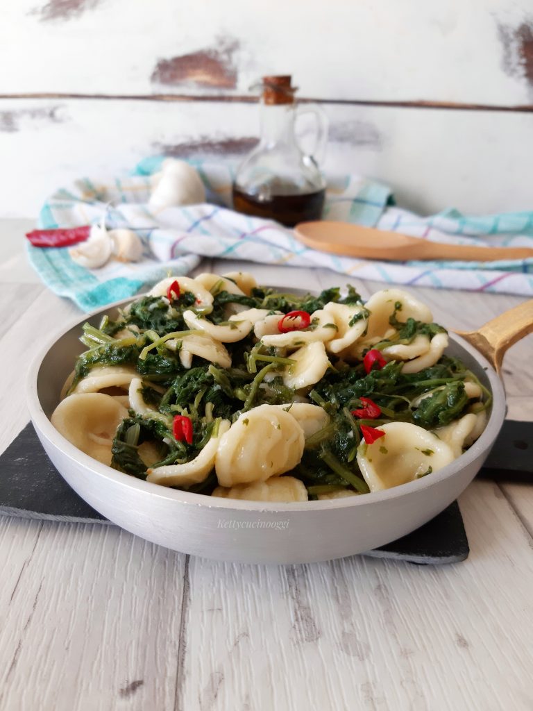 ORECCHIETTE CON LA CIMA DI RAPA