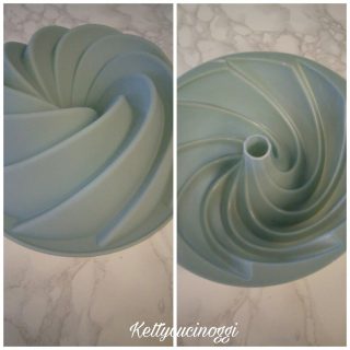 Bundt cake con mele mandorle e miele.