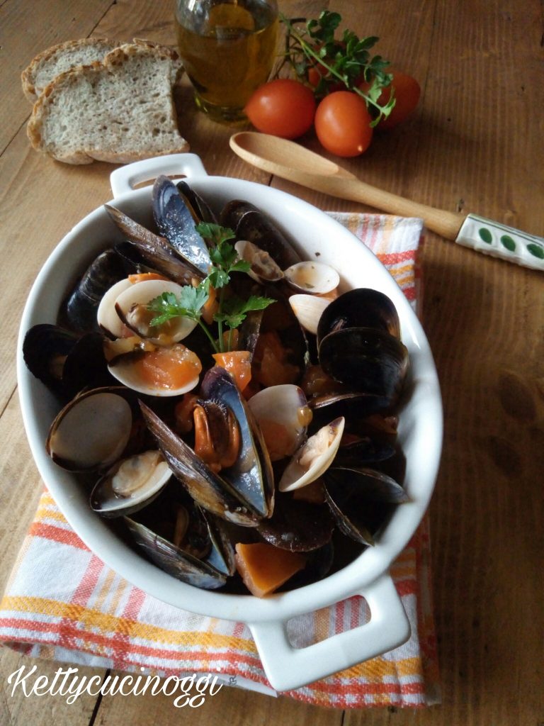 Sauté di cozze e vongole con pomodorini