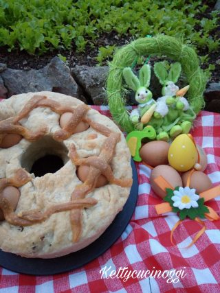 Casatiello Napoletano con sugna e pepe