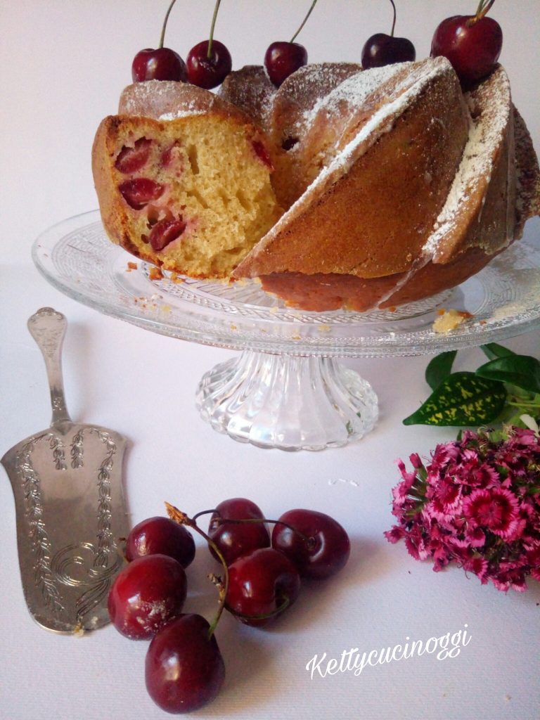 BUNDT CAKE ALLO YOGURT E CILIEGE