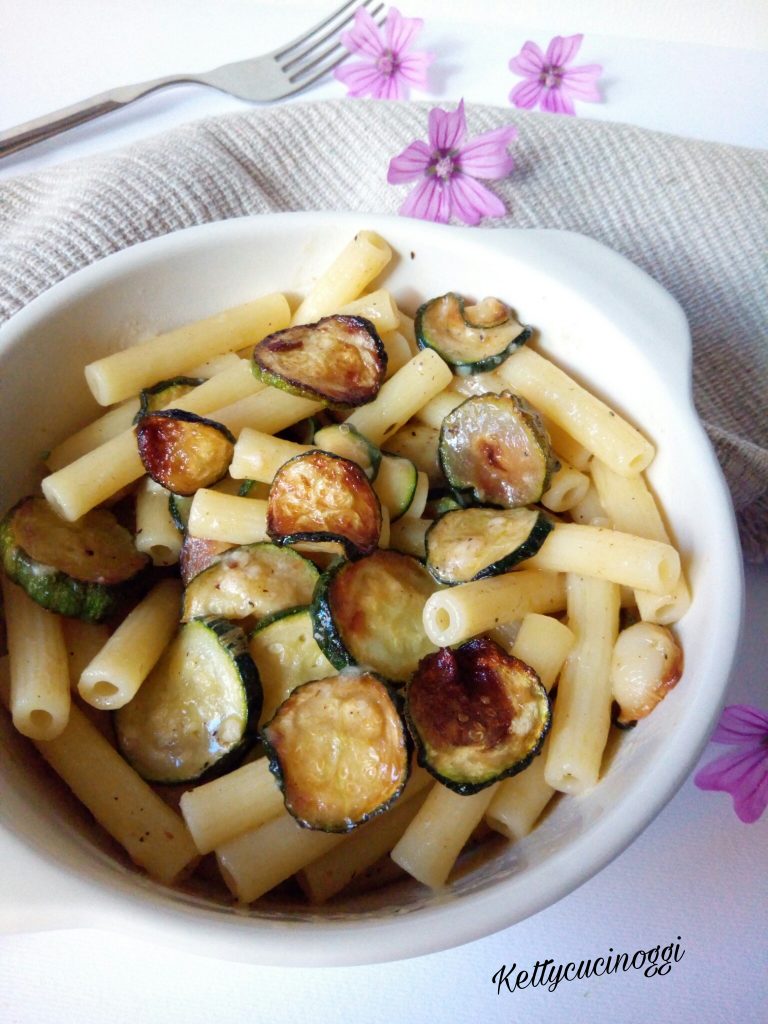 Sedanini con zucchine e colatura di alici di Cetara 