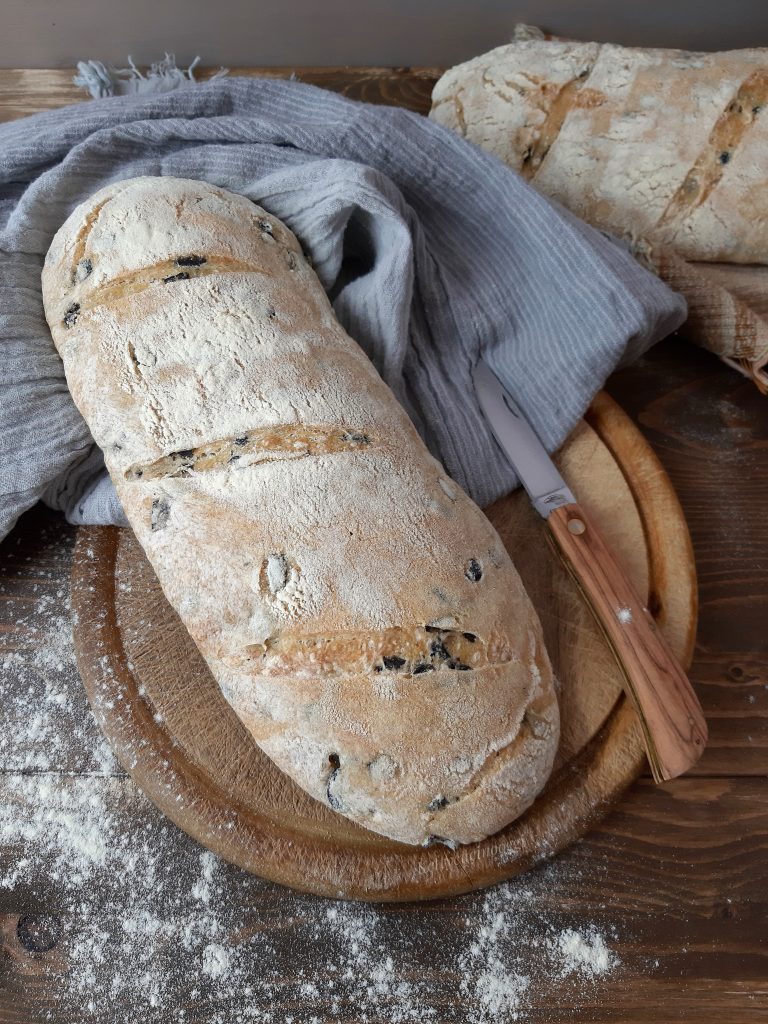 PANE ALLE OLIVE CON PASTA MADRE