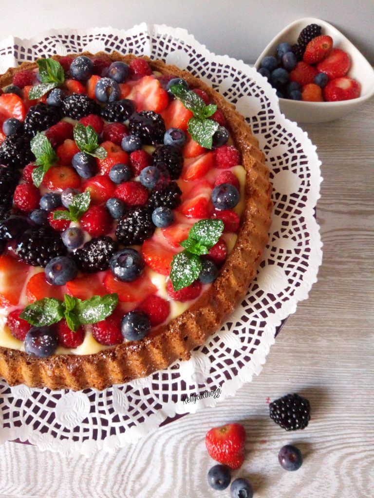 Crostata ai frutti di bosco e menta