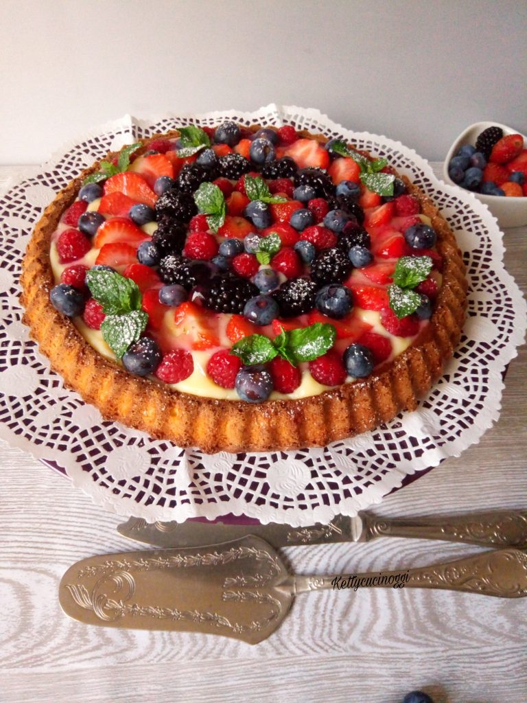 Crostata ai frutti di bosco e menta