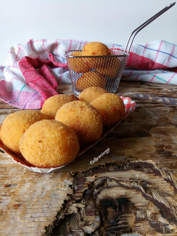 Eccole qui una volta fritte tutte come risulteranno le nostre  <i><b>Polpette di zucca con cuore filante </b></i>, ottime da mangiare in ogni occasione.
