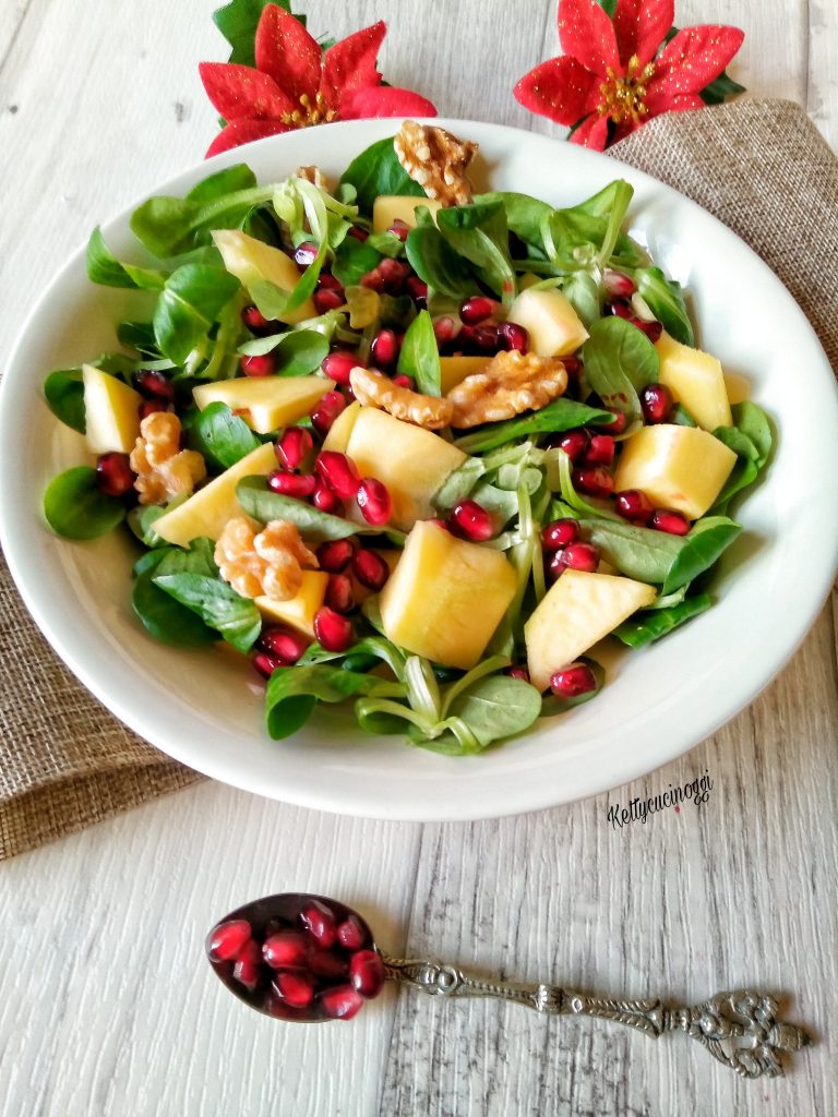 INSALATA FRESCA AL MANGO E MELAGRANA