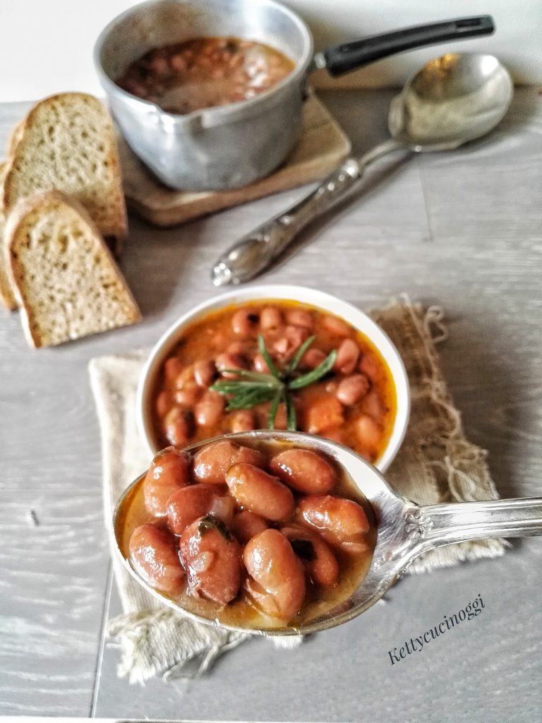 ZUPPA DI FAGIOLI RUSTICA CON CROSTE DI FORMAGGIO