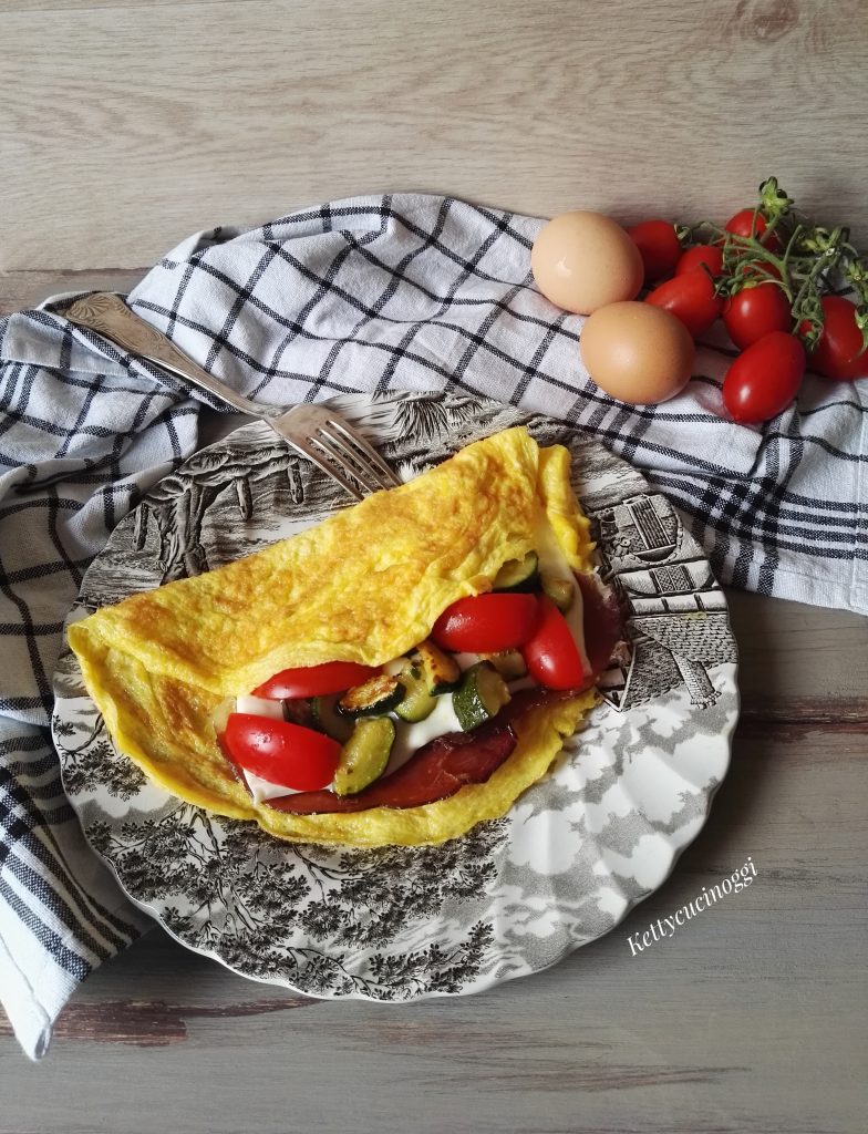 OMELETTE CON ZUCCHINE E POMODORINI