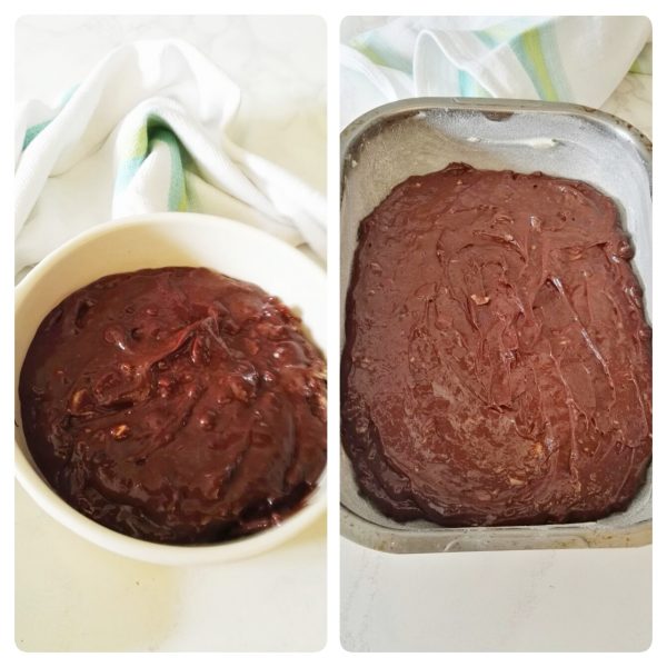 Imburriamo una teglia rettangolare della misura di 28x18 e versiamo l'impasto dei  <i><b>Brownies alle nocciole e mandorle</b></i> livellandolo bene con una spatola.