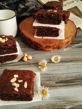 BROWNIES ALLE NOCCIOLE E MANDORLE