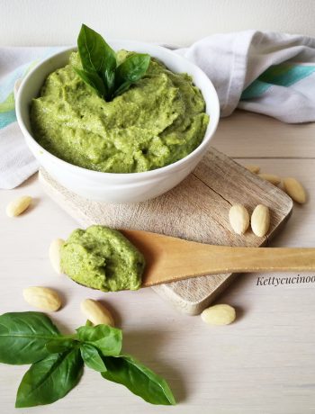 PESTO DI ZUCCHINE ALLE MANDORLE