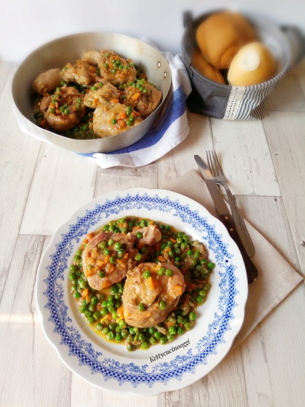 Ecco qui il nostro  <i><b> Ossobuco con verdurine e piselli </b></i> 