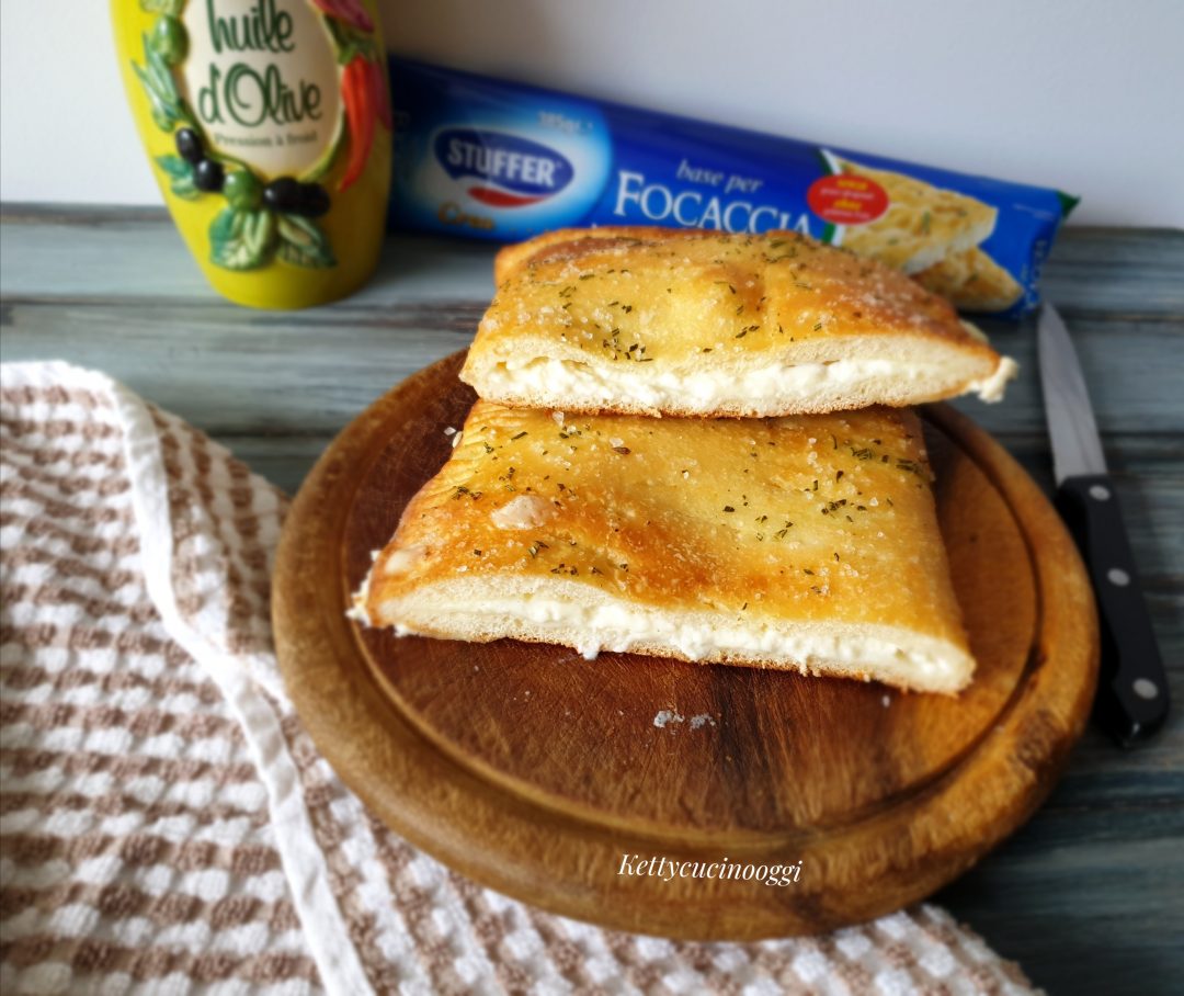 FOCACCIA SALATA AI FORMAGGI