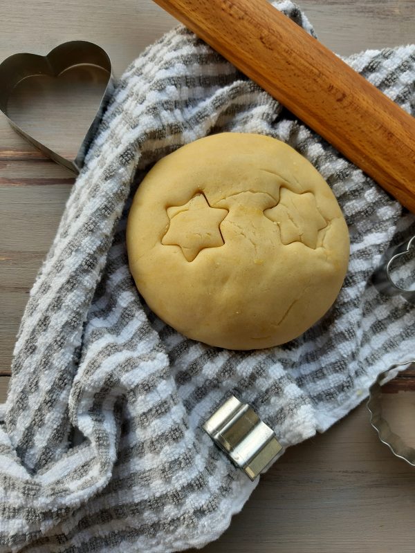 La nostra <i><b>pasta frolla all’olio senza riposo in frigo</b></i> è pronta subito per essere stesa.