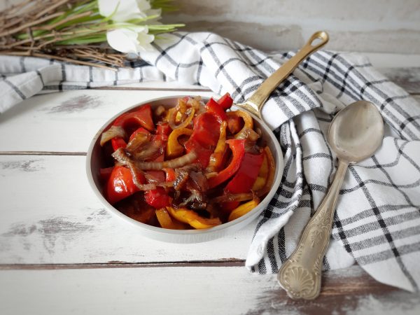 PEPERONI CON CIPOLLA CARAMELLATI: LA RICETTA