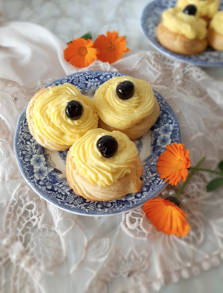 ZEPPOLE AL FORNO CON CREMA PASTICCERA E AMARENA