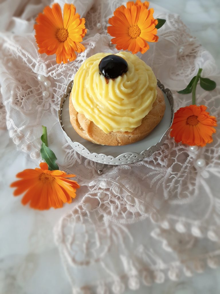 ZEPPOLE AL FORNO CON CREMA PASTICCERA E AMARENA