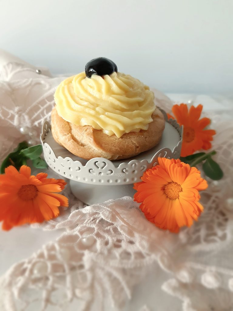 ZEPPOLE AL FORNO CON CREMA PASTICCERA E AMARENA