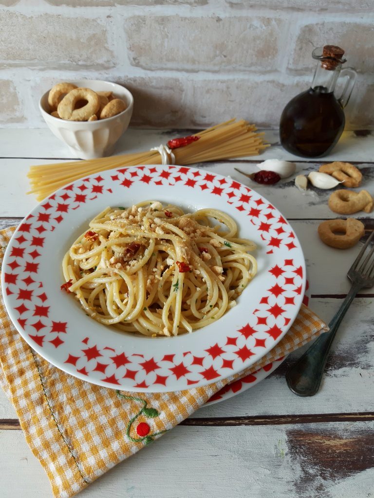 SPAGHETTI AGLIO OLIO PEPERONCINO AMMOLLICATI