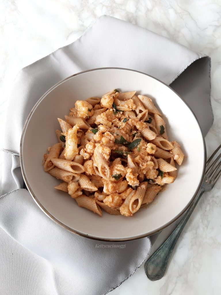 PASTA  INTEGRALE CON CAVOLFIORE E NDUJA