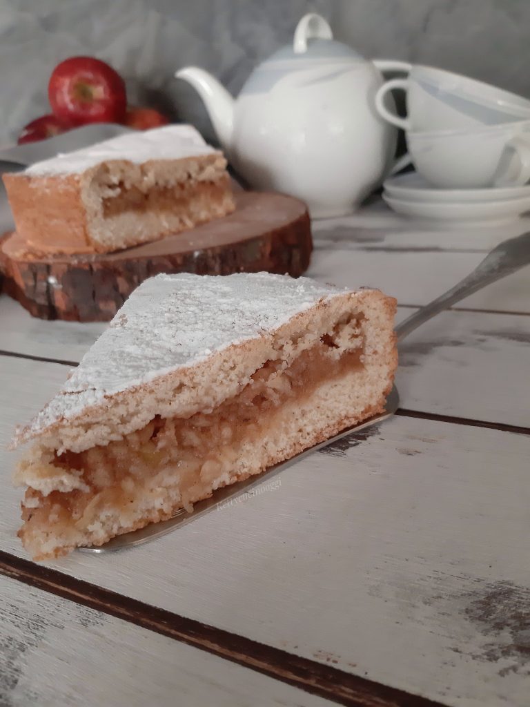FROLLA RIPIENA DI MELE E CANNELLA