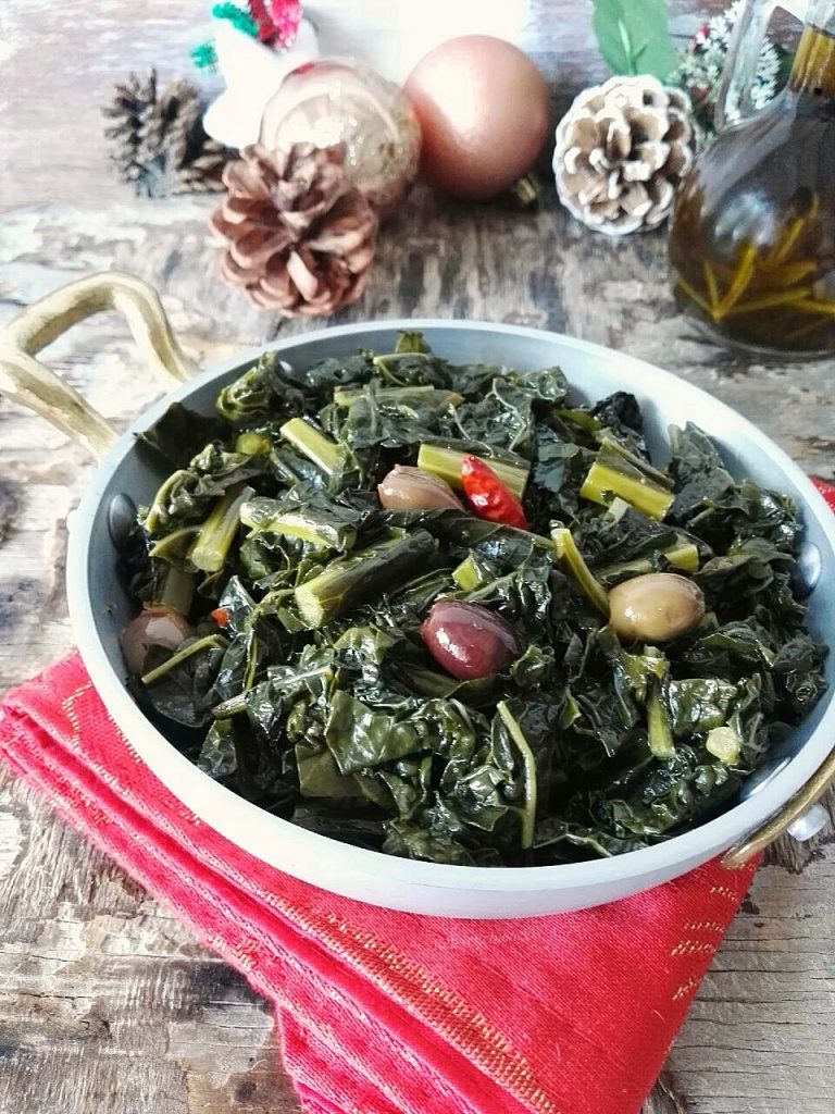 CAVOLO NERO CON ACCIUGHE E OLIVE