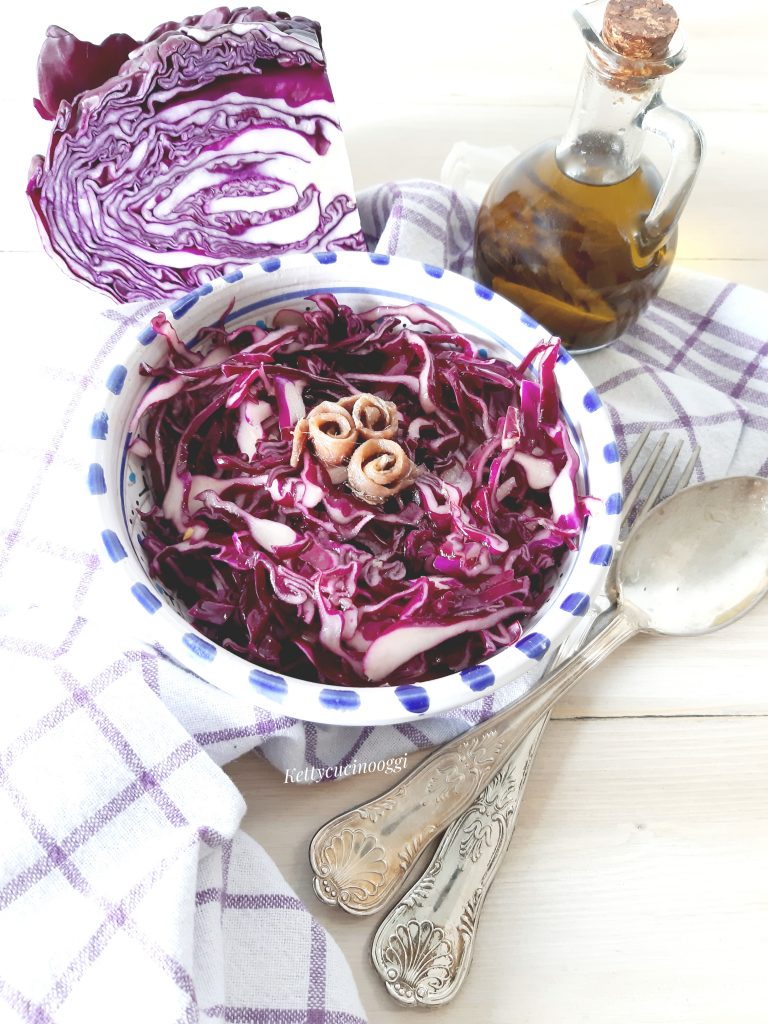 INSALATA DI CAVOLO VIOLA CON ACCIUGHE