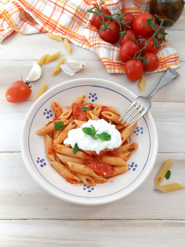 PENNE POMODORINI E STRACCIATELLA