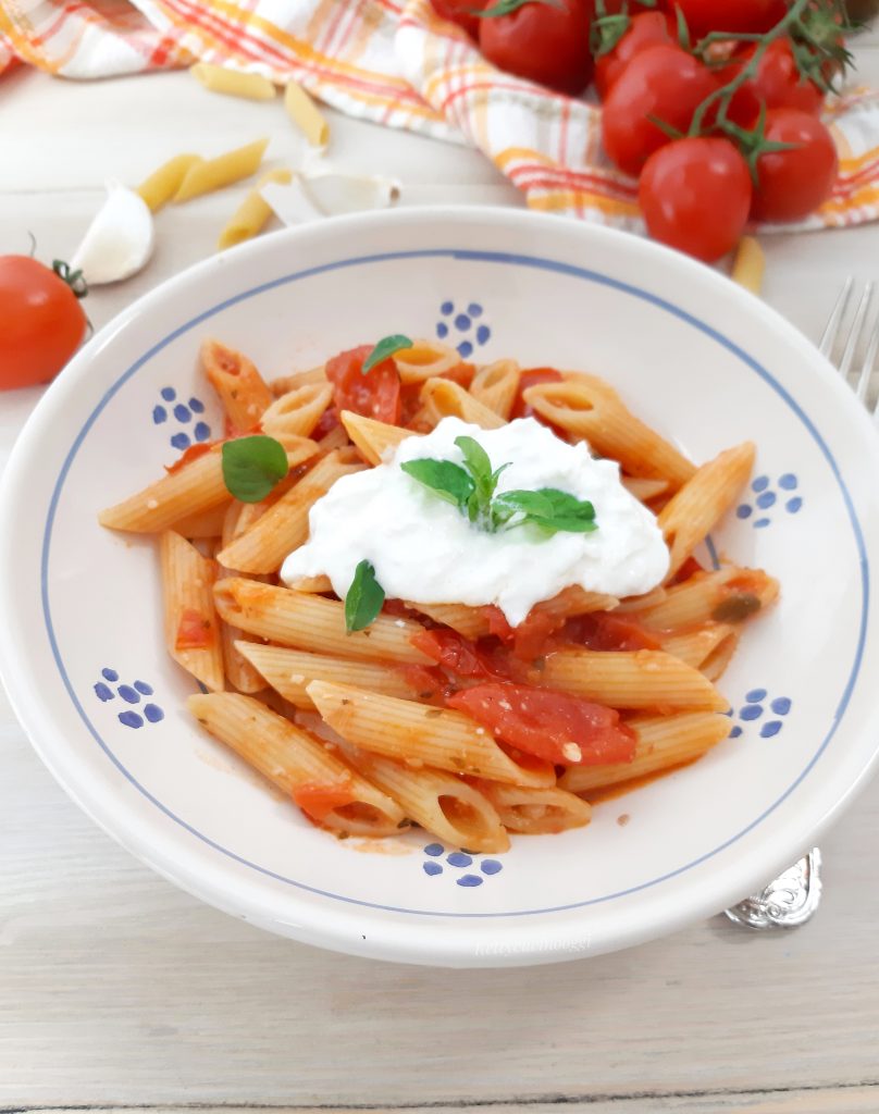 PENNE POMODORINI E STRACCIATELLA