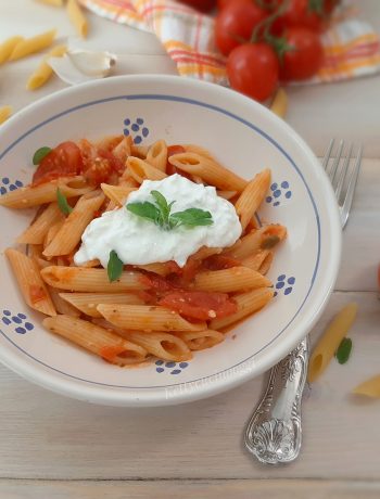 PENNE POMODORINI E STRACCIATELLA