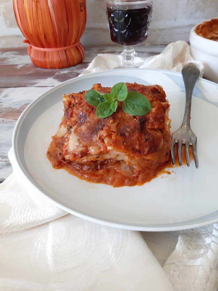 LASAGNA AL RAGU' DI CARNE E SALSICCIA