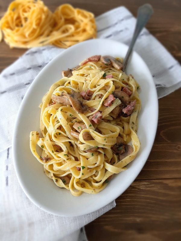 Una volta pronti mettiamo prezzemolo fresco e serviamo ben caldi a tavola.