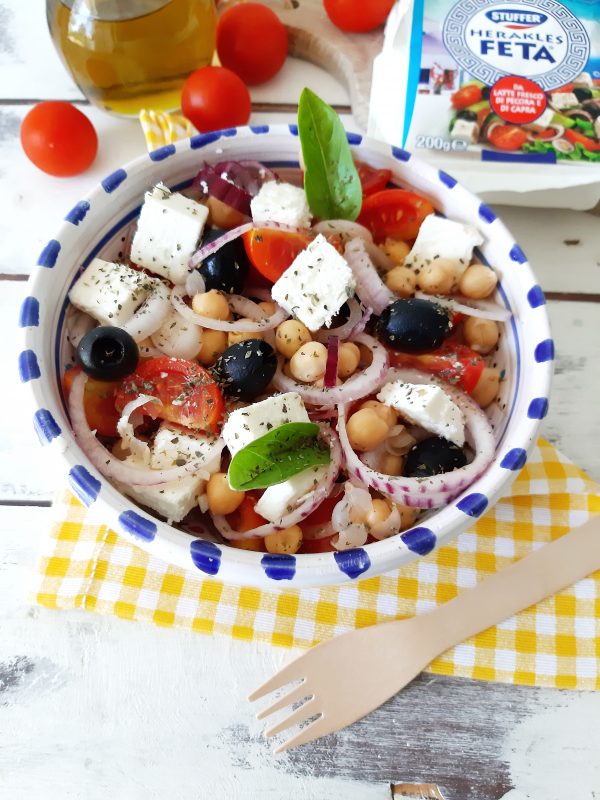 Ecco qui la nostra insalata pronta per essere portata a tavola, accompagnatela con dei crostini di pane.