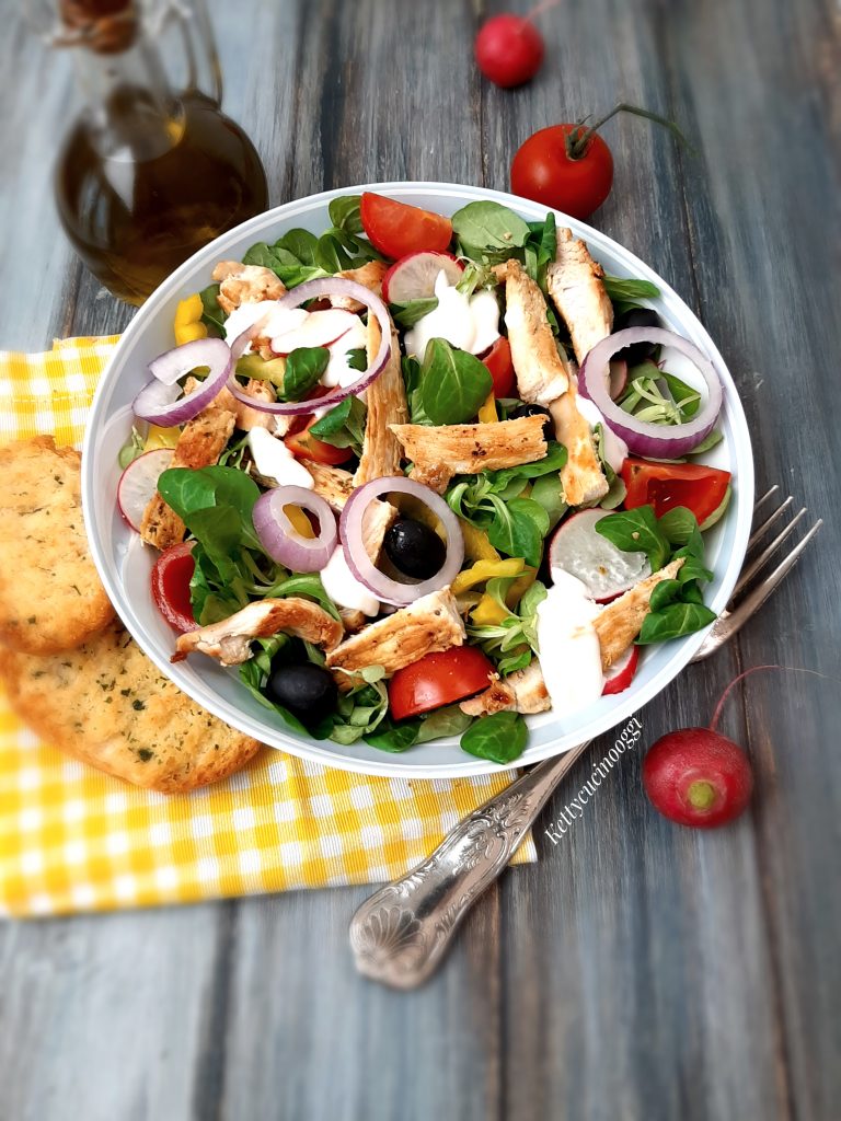 PETTO DI POLLO IN INSALATA ESTIVA 