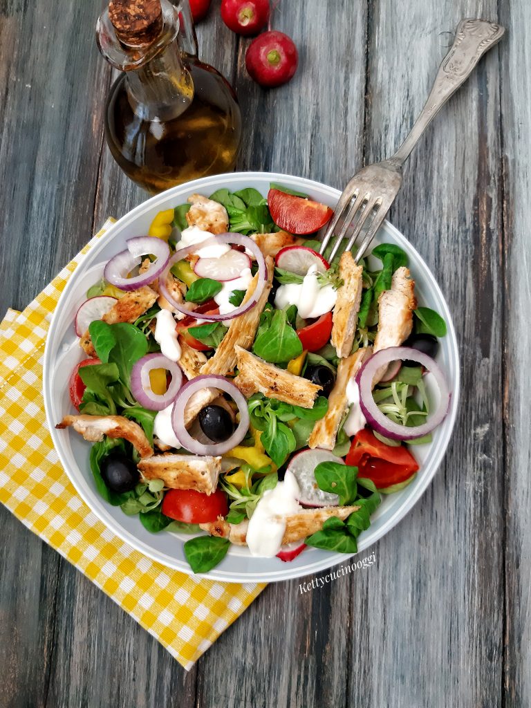 PETTO DI POLLO IN INSALATA ESTIVA 