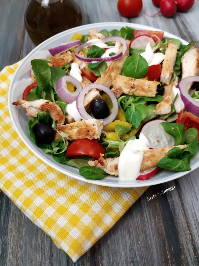 PETTO DI POLLO IN INSALATA ESTIVA