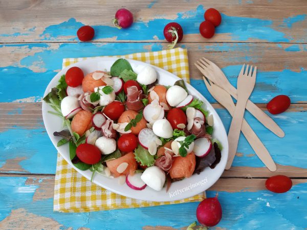 INSALATA MISTICANZA CON MELONE: LA RICETTA