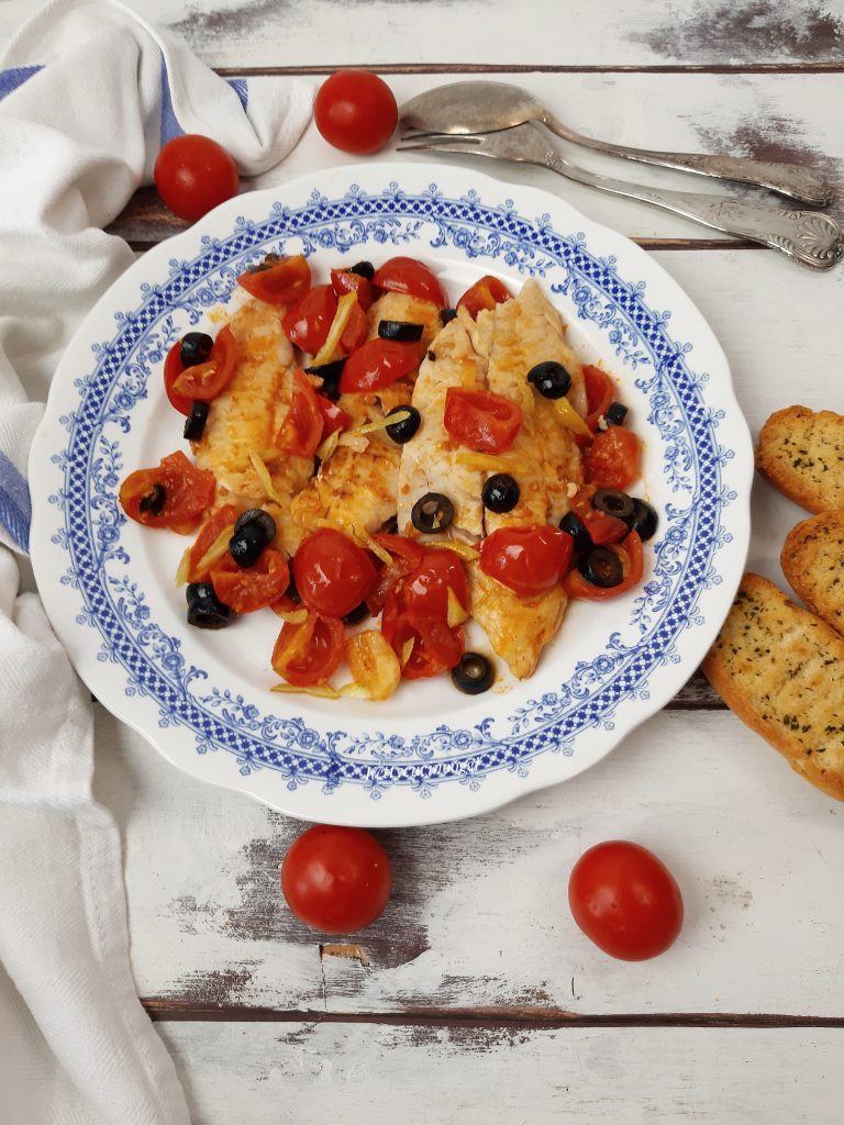 MERLUZZO CON OLIVE E POMODORINI