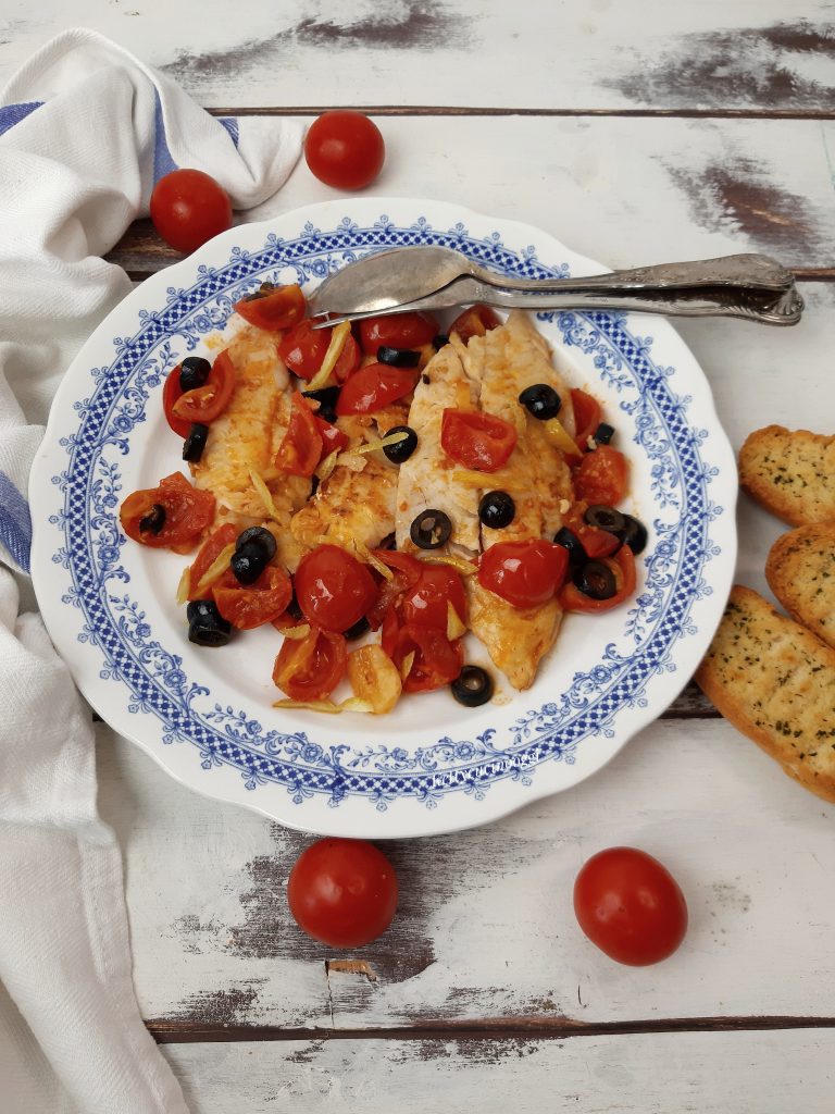 MERLUZZO CON OLIVE E POMODORINI