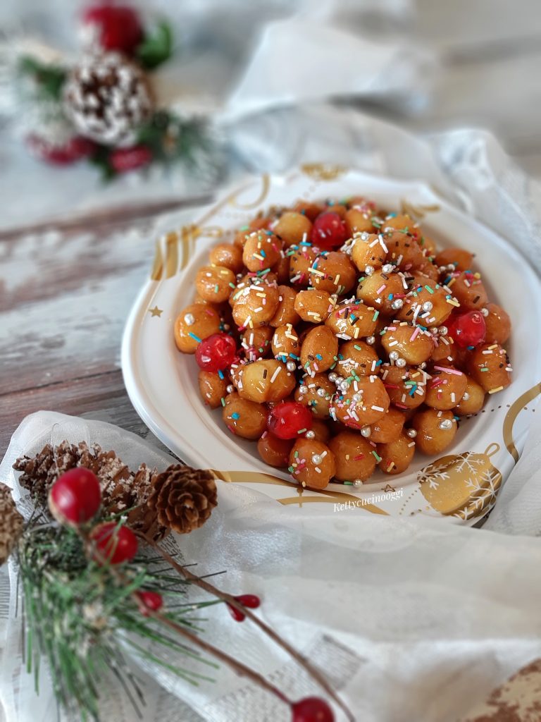 STRUFFOLI DOLCI DI NATALE